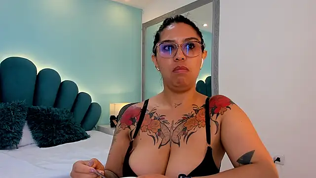 sharlott18 Live XXX Chat