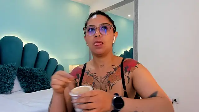 sharlott18 Live XXX-Chat