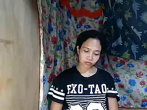 PinaySkinnyGirl Adlı Modelin Canlı XXX Sohbeti