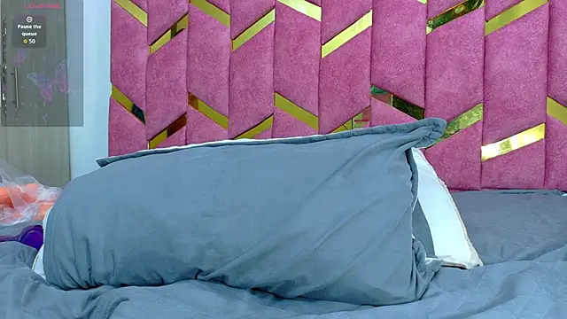 Czat XXX na żywo – hornyhousekeeper_