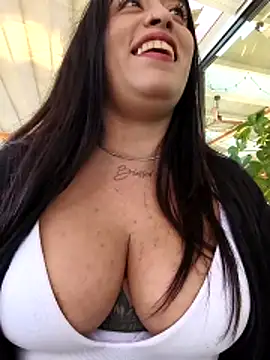 MissNyraSecret: απευθείας συνομιλία ΧΧΧ