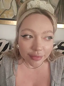 Pokazy przed kamerką – misstitmouseofficial