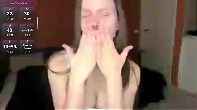 SanoraVillnave élő XXX-chatje