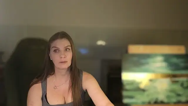 Chat XXX ao vivo de NoNudeElie