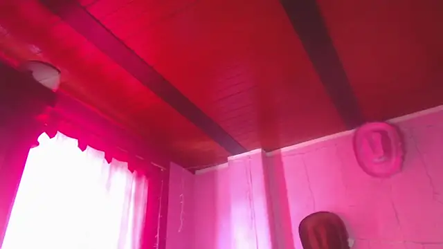 NikkiRous_ élő XXX-chatje