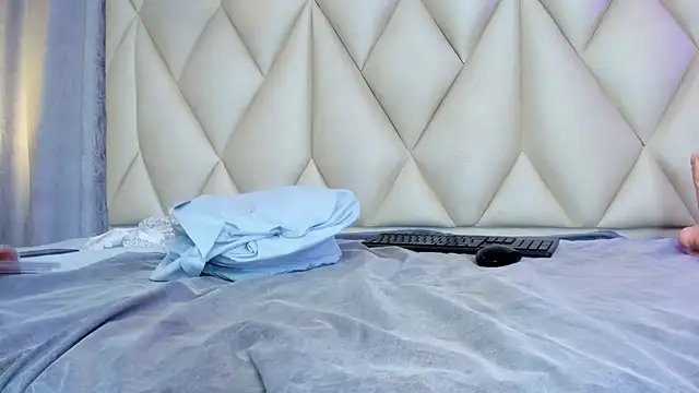 LunaCrop Chat XXX live