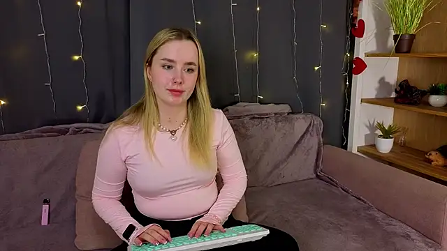 IvetteLaboreのライブXXXチャット