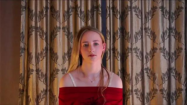 TraceeRebollarのライブXXXチャット