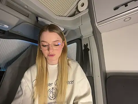 Show modela melanieTesss na web-kameri