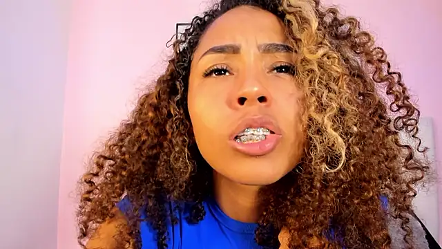 LunaBelluciのライブXXXチャット