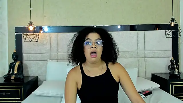 دردشة KaterinMoss الجنسية المباشرة