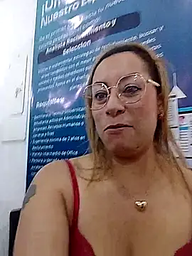 Katalina_S3xy élő XXX-chatje