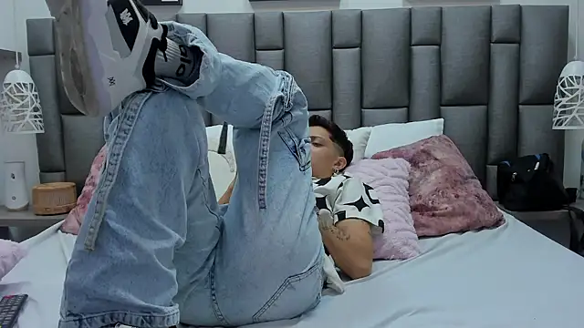 ZoeKrug élő XXX-chatje