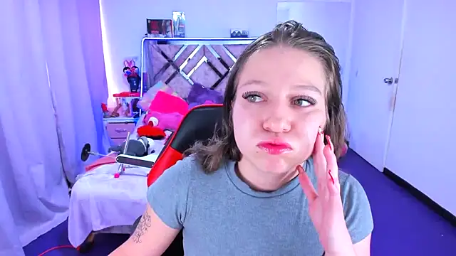 Luna_Analya élő XXX-chatje