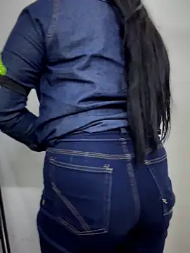 -Mia1 Show in webcam