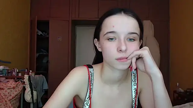 Emilia_Light 라이브 XXX 채팅