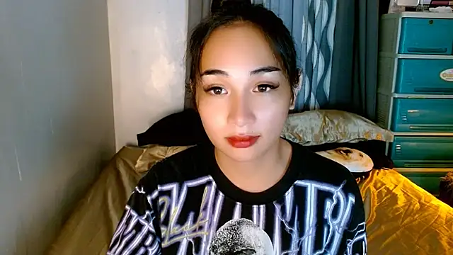 SweetLilly_18 网络视讯表演