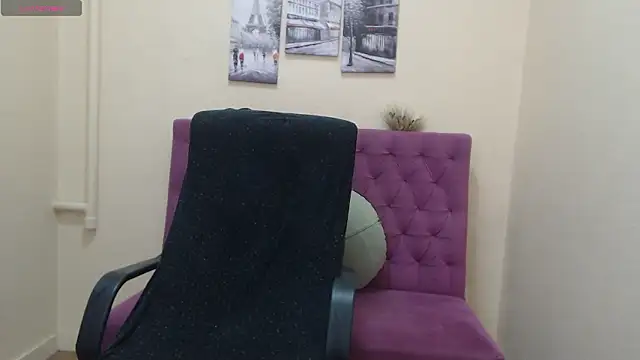 MonikaSkyfull 即時 XXX 聊天