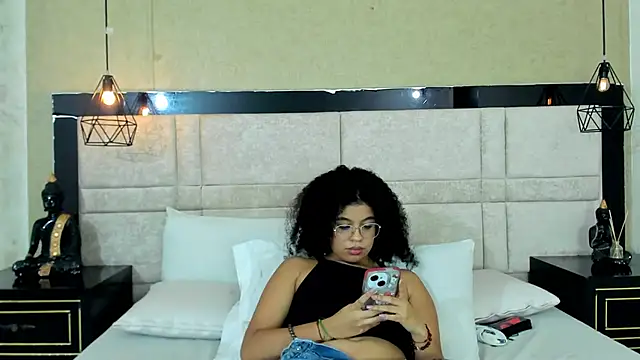 دردشة KaterinMoss الجنسية المباشرة