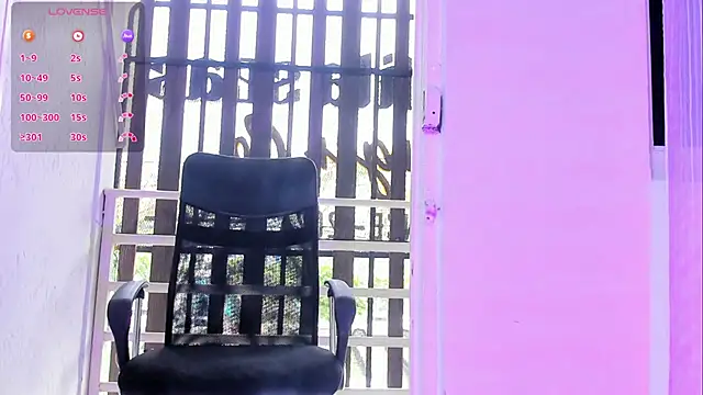 TalianaNewton: διαδικτυακό σόου στην κάμερα