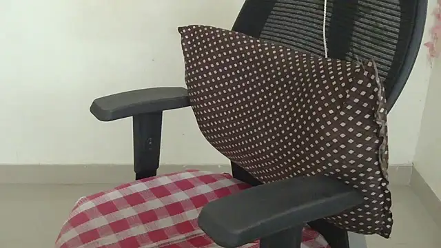 punemodel élő XXX-chatje