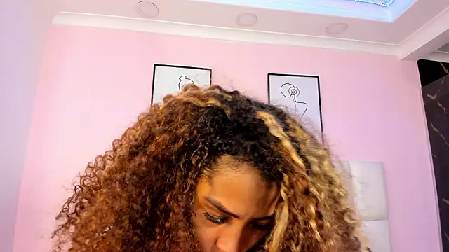 Chat XXX ao vivo de LunaBelluci