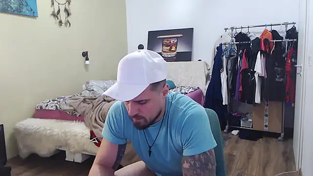 แชท XXX สดของ Tiberius_hunk