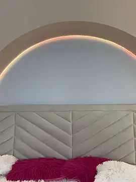 Mila_Hank_ Chat XXX in diretta