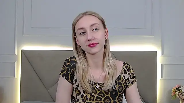 Chat +18 de RachaelCute ao vivo