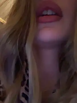 แชท XXX สดของ SashaPri