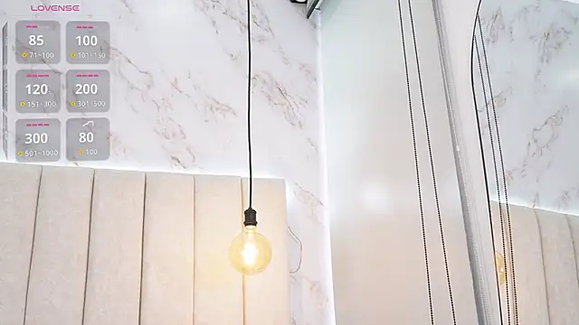 Annyy_Rosse: διαδικτυακό σόου στην κάμερα