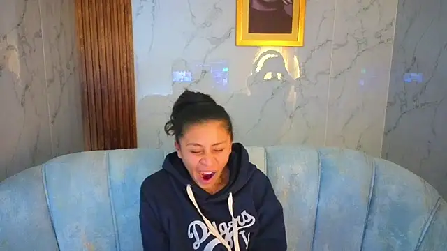 serabella_s Adlı Modelin Canlı XXX Sohbeti