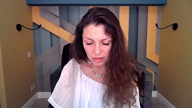 EllaLong élő XXX-chatje