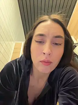 XXX chat uživo modela Holly_Play