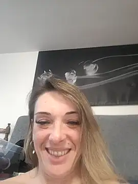 XXX chat uživo modela Ladymiri85