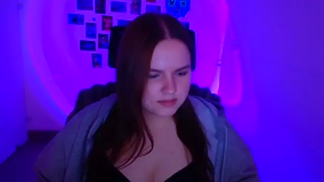 دردشة Kitty_Mia_Kitty الجنسية المباشرة