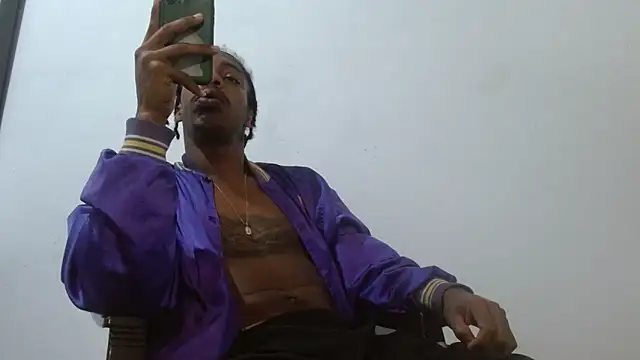 Larry-n-clouds: διαδικτυακό σόου στην κάμερα