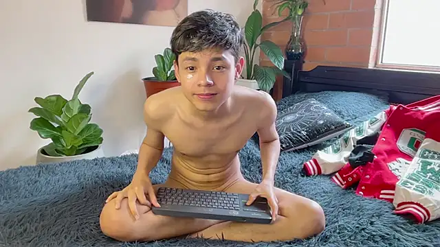 Andy_Belier23 Chat XXX in diretta