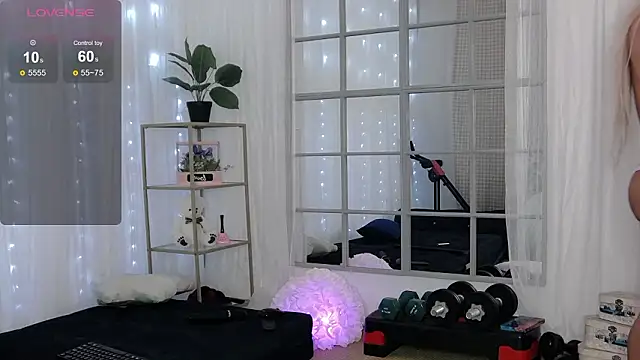 SarahRaynex live XXX chat