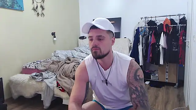 Pertunjukan Kamera Web Tiberius_hunk