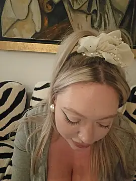 XXX chat uživo modela misstitmouseofficial