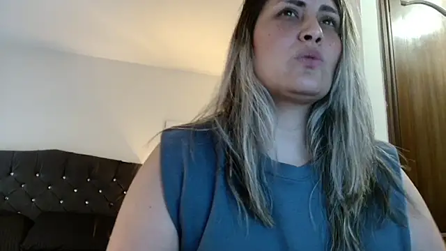 Chat +18 de Julianna_Rojas ao vivo