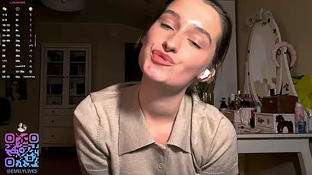 Show modela DarlineBrustera na web-kameri