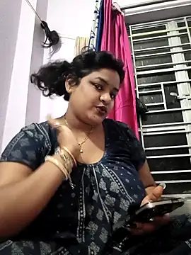 Deborbhavi222 Adlı Modelin Canlı XXX Sohbeti