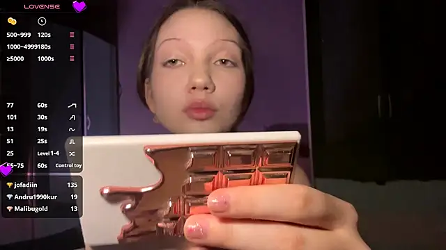 Chatroom XXX en direct de EmiIyKitty