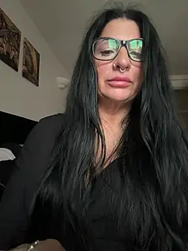 Chatroom XXX en direct de Curvy-CarmenXX