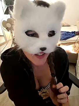 دردشة NaughtyCatgirl الجنسية المباشرة