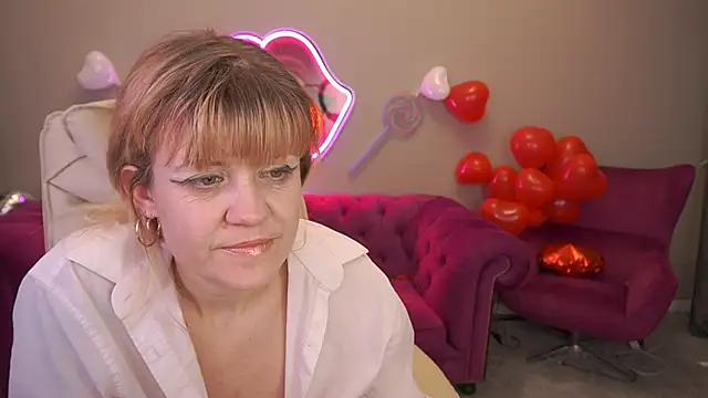 BellaLaPetit Show in webcam