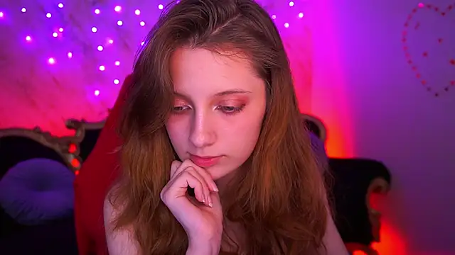 CuteeFoxy Show in webcam