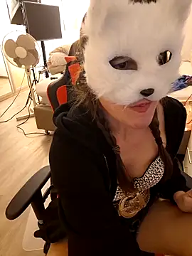 Chat +18 de NaughtyCatgirl ao vivo